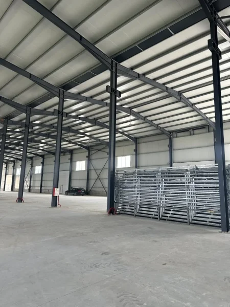 Tirane, jepet me qera magazine Kati 0, 1.000 m² 6.000 € (Kombinat)