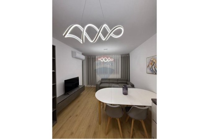 Tirane, jepet me qera apartament 2+1 Kati 12, 80 m² 550 € (golden park)
