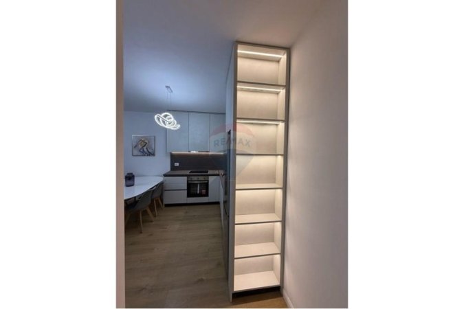 Tirane, jepet me qera apartament 2+1 Kati 12, 80 m² 550 € (golden park)