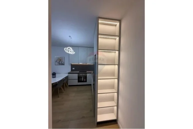 Tirane, jepet me qera apartament 2+1 Kati 12, 80 m² 550 € (golden park)