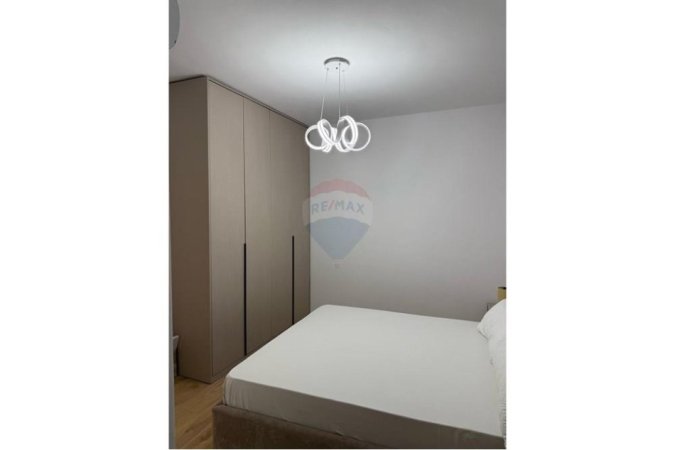 Tirane, jepet me qera apartament 2+1 Kati 12, 80 m² 550 € (golden park)