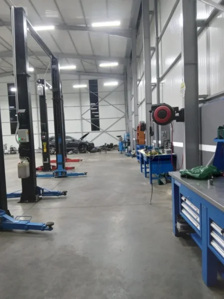 Tirane, jepet me qera magazine Kati 0, 550 m² 3.000 € (autostrada tirane durres)