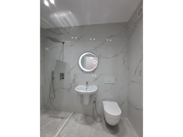 Tirane, shitet apartament 2+1+Ballkon Kati 5, 90 m² 235.000 € (Komuna e Parisit)