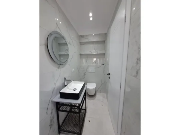 Tirane, shitet apartament 2+1+Ballkon Kati 5, 90 m² 235.000 € (Komuna e Parisit)