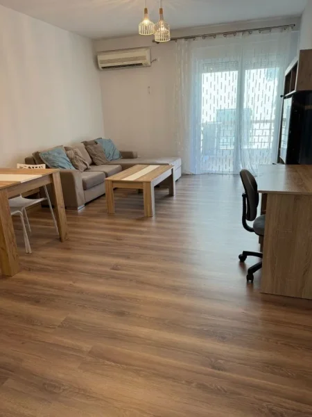 Tirane, jepet me qera apartament 2+1 Kati 4, 90 m² 1.000 € (LIQENI ITHATE)