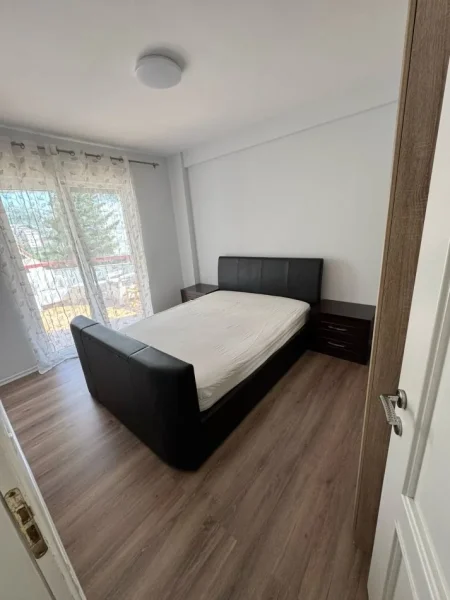 Tirane, jepet me qera apartament 2+1 Kati 4, 90 m² 1.000 € (LIQENI ITHATE)