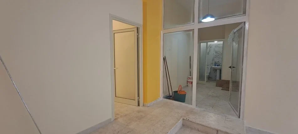 Durres, jepet me qera ambjent biznesi Kati 0, 61 m² 600 € 