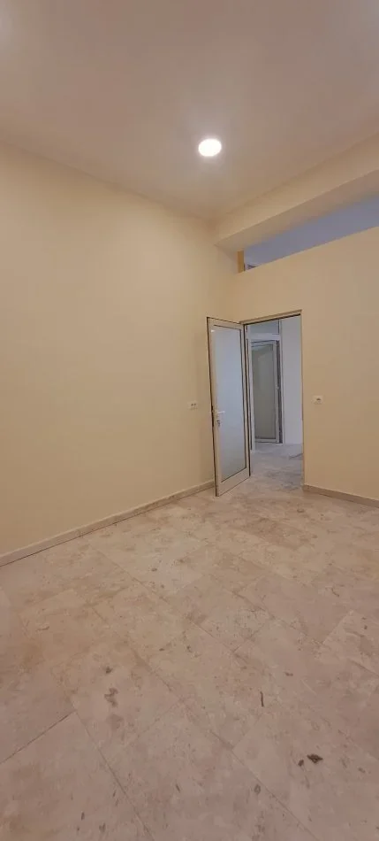 Durres, jepet me qera ambjent biznesi Kati 0, 61 m² 600 € 