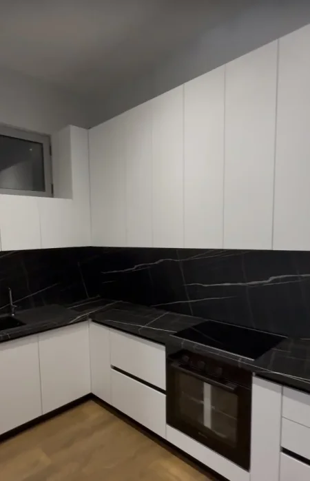 Tirane, jepet me qera apartament 1+1 Kati 1, 82 m² 500 € (astir)