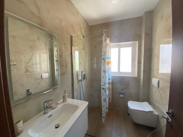 Tirane, jepet me qera apartament 2+1+Ballkon Kati 4, 70 m² 550 € (Vasil Shanto)
