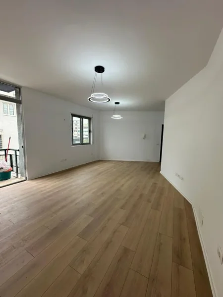 Tirane, shitet 2+1 , 235.000 € (Komuna e Parisit)