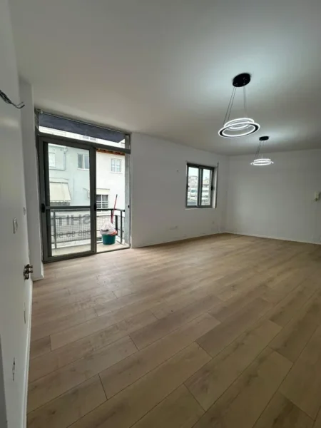 Tirane, shitet 2+1 , 235.000 € (Komuna e Parisit)