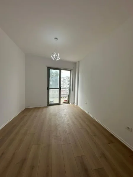 Tirane, shitet 2+1 , 235.000 € (Komuna e Parisit)
