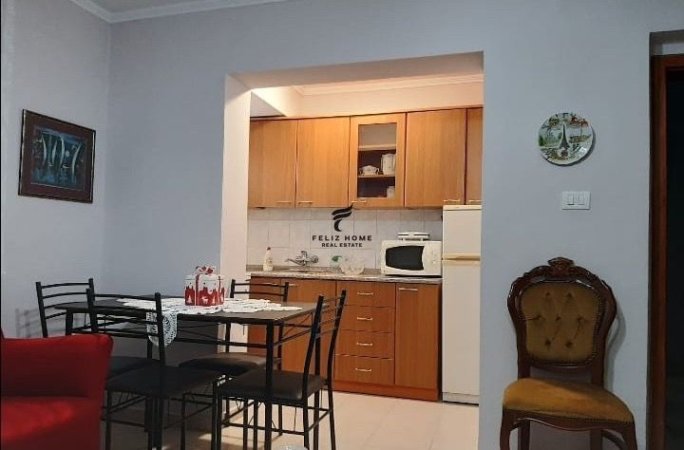 Tirane, jepet me qera apartament 2+1+Ballkon Kati 3, 75 m² 600 € (BLLOK)