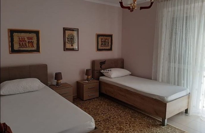 Tirane, jepet me qera apartament 2+1+Ballkon Kati 3, 75 m² 600 € (BLLOK)