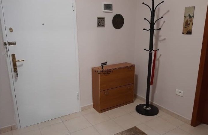 Tirane, jepet me qera apartament 2+1+Ballkon Kati 3, 75 m² 600 € (BLLOK)