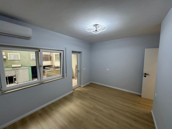 Tirane, shitet apartament 2+1+Ballkon , 93 m² 265.000 € (Myslym Shyr)