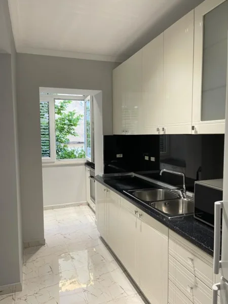 Tirane, shitet apartament 1+1+Aneks+Ballkon Kati 2, 60 m² 206.000 € (liqeni artificial)