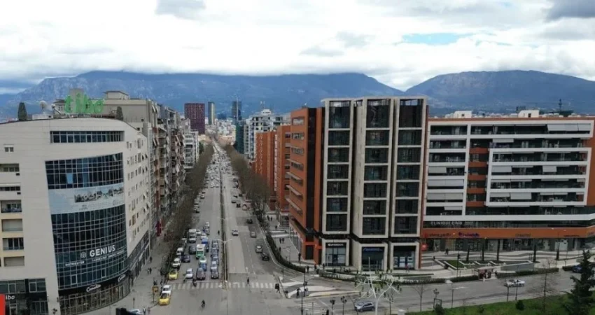 Tirane, jepet me qera ambjent biznesi Kati 1, 1.200 m² 20.400 € (21 Dhjetori)