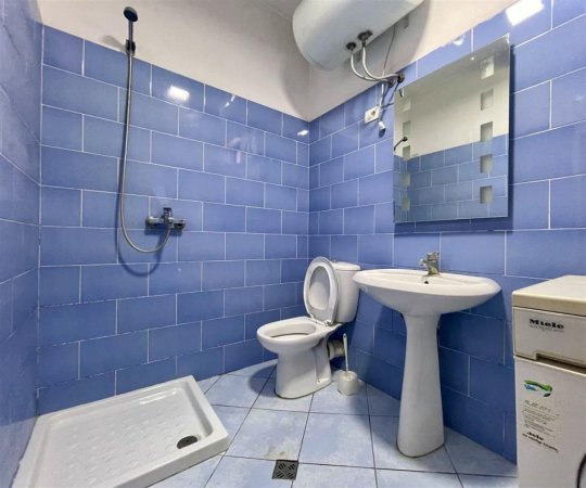 Tirane, jepet me qera apartament 1+1+Ballkon Kati 1, 70 m² 400 € (ZOGU I ZI)