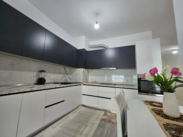 Tirane, shitet apartament 2+1+Ballkon Kati 6, 90 m² 118.500 € (Kompleksi Mangalem)