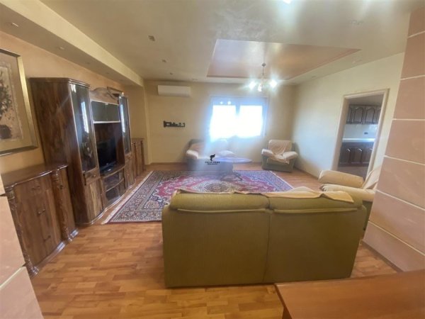 Tirane, jepet me qera apartament 3+1+Ballkon Kati 12, 170 m² 800 € (BRRYL)