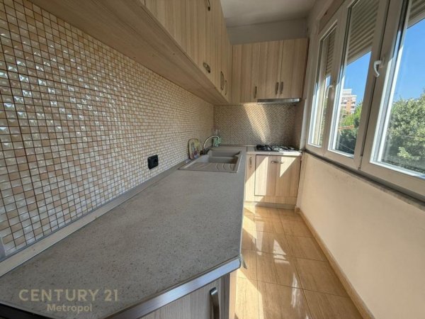 Tirane, jepet me qera apartament 2+1 Kati 3, 75 m² 600 € (Stadiumi Dinamo, Tirane)