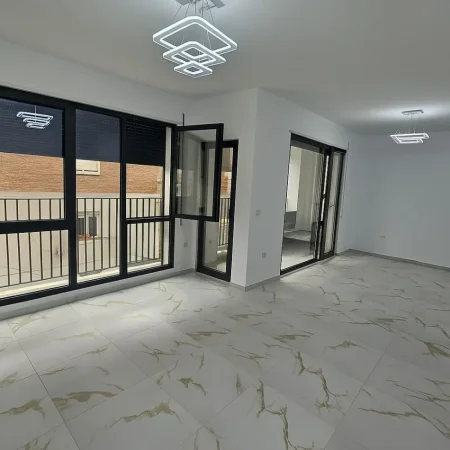 Tirane, jepet me qera zyre , 120 m² 700 € 