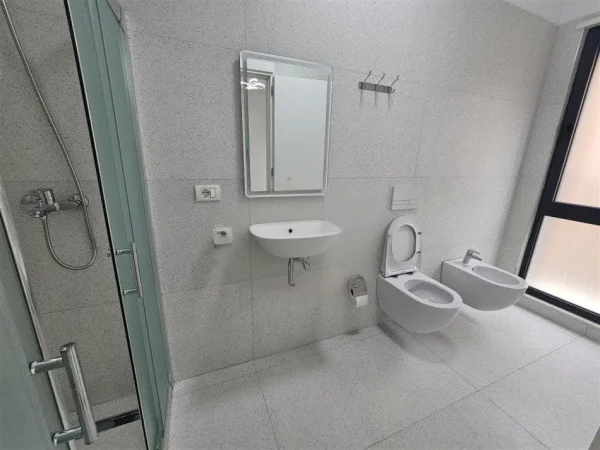 Tirane, jepet me qera zyre , 120 m² 700 € 