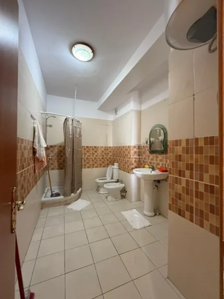 Durres Plazh, jepet me qera apartament 1+1+Aneks+Ballkon Kati 4, 50 m² 350 € (Plazh)