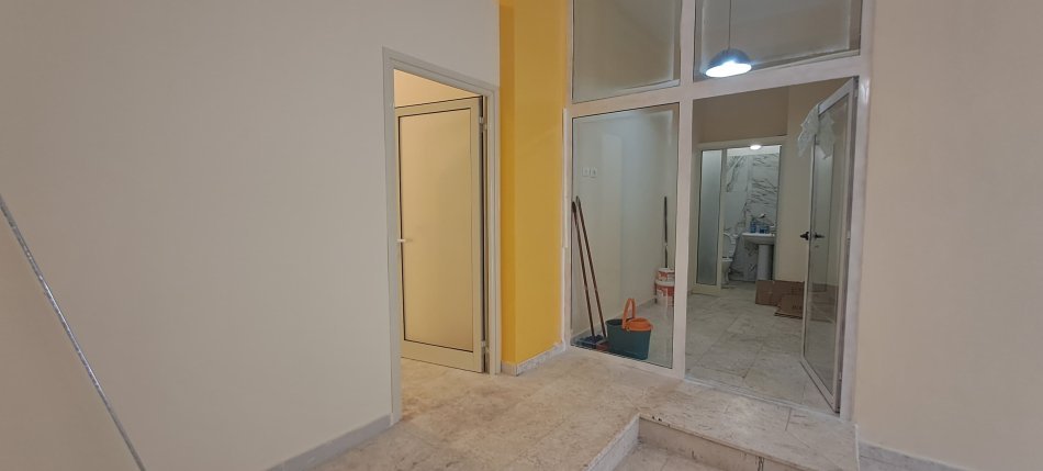 Durres, jepet me qera ambjent biznesi Kati 0, 61 m² 600 € (Poliklinika)
