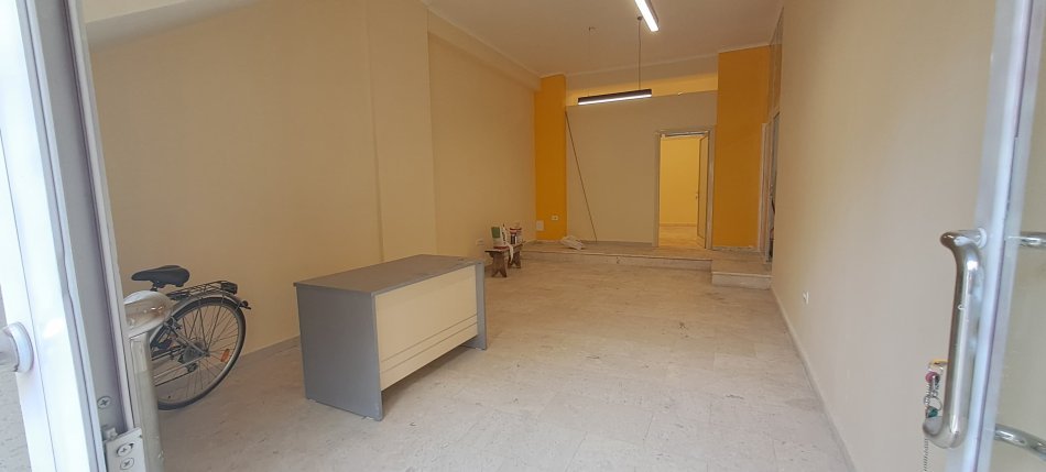 Durres, jepet me qera ambjent biznesi Kati 0, 61 m² 600 € (Poliklinika)