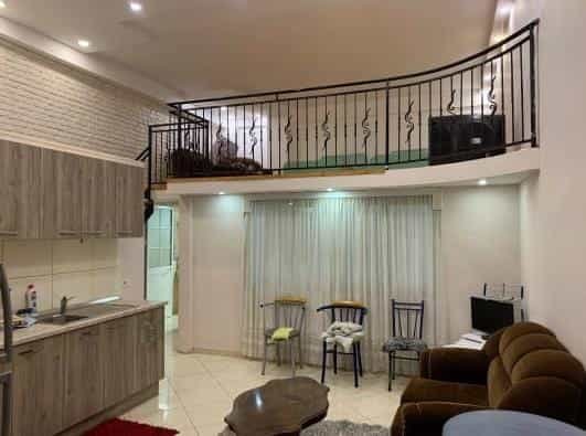 Tirane, jepet me qera apartament 2+1 Kati 1, 120 m² 350 € (fresku)