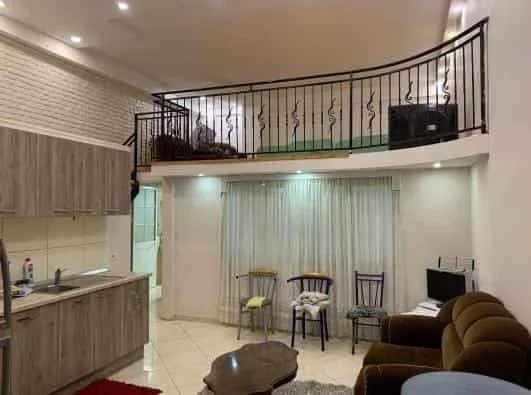 Tirane, jepet me qera apartament 2+1 Kati 1, 120 m² 350 € (fresku)