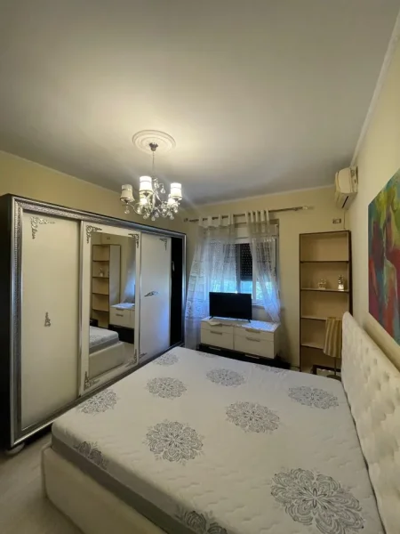 Durres, jepet me qera apartament 2+1+Aneks+Ballkon Kati 2, 90 m² 450 € (Gjykata| Durres)