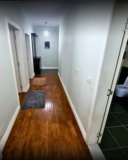 Tirane, jepet me qera apartament 2+1+Ballkon Kati 5, 110 m² 900 € (Prane Nobis Liqeni)