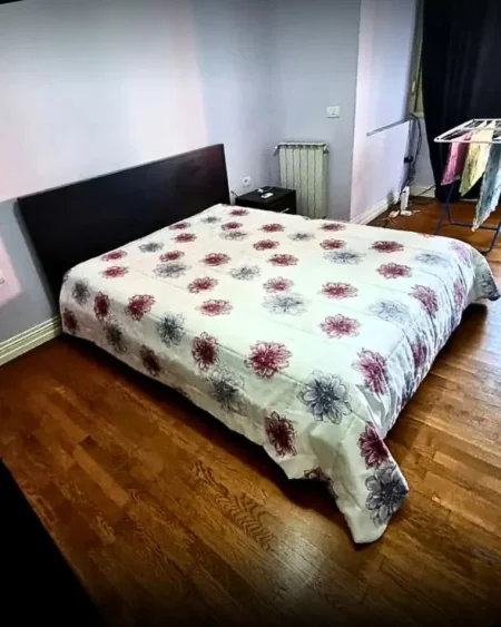 Tirane, jepet me qera apartament 2+1+Ballkon Kati 5, 110 m² 900 € (Prane Nobis Liqeni)