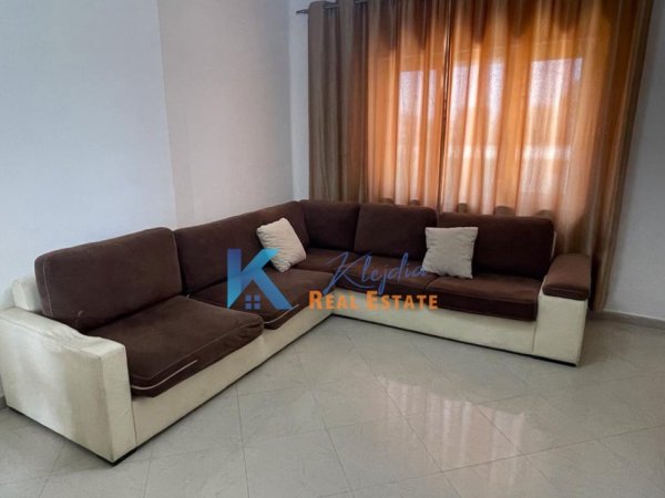 Tirane, jap me qera apartament 2+1+Ballkon Kati 5, 92 m² 480 € (21 Dhjetori, afer market Joena)
