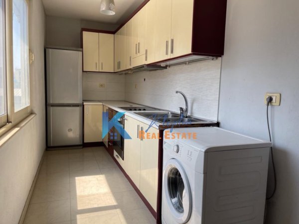 Tirane, jap me qera apartament 2+1+Ballkon Kati 5, 92 m² 480 € (21 Dhjetori, afer market Joena)