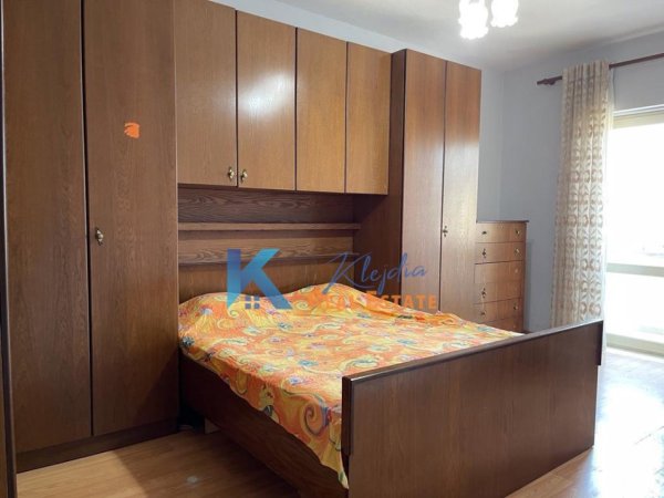 Tirane, jap me qera apartament 2+1+Ballkon Kati 5, 92 m² 480 € (21 Dhjetori, afer market Joena)