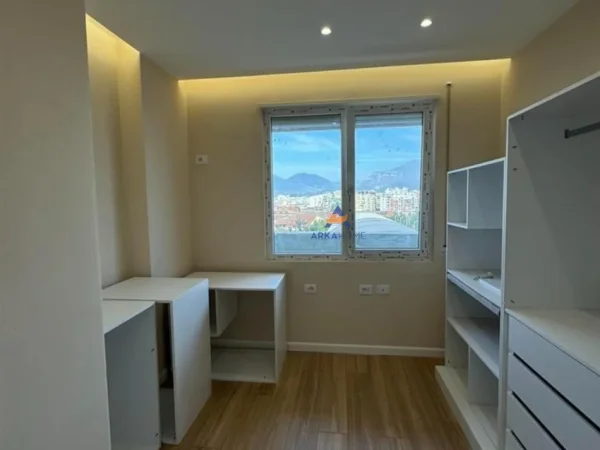 Tirane, shitet apartament 2+1+Ballkon Kati 4, 90 m² 165.000 € (GOLDEN PARK 3)