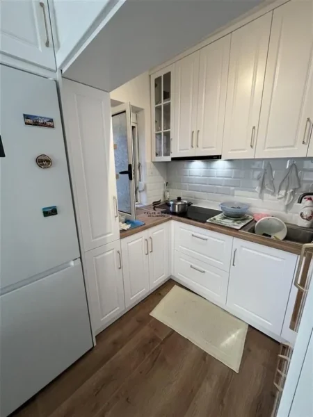 Tirane, shitet apartament 2+1 Kati 3, 81 m² 160.000 € (BRRYL)