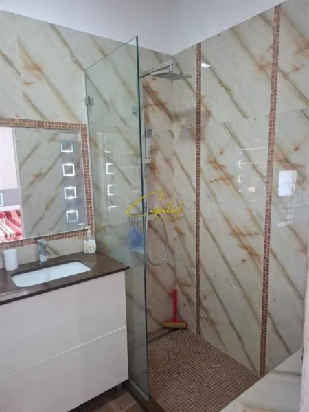 Tirane, jepet me qera apartament 2+1 Kati 3, 115 m² 500 € (ASTIR)