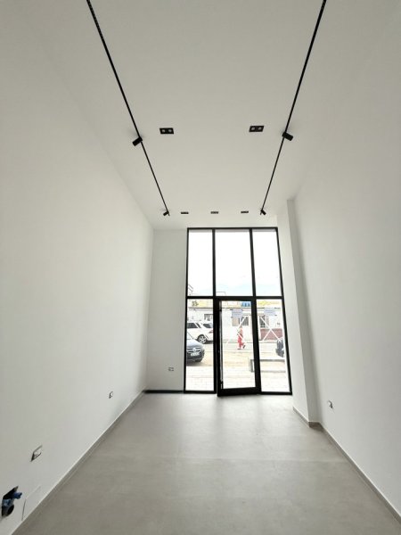 Tirane, jepet me qera dyqan Kati 0, 30 m² 450 € (Rruga Besa te Frigoriferi afer stacionit trenit)