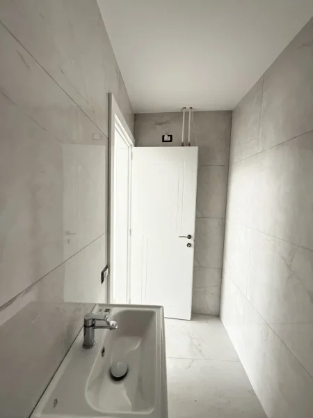 Tirane, jepet me qera dyqan Kati 0, 30 m² 450 € (Rruga Besa te Frigoriferi afer stacionit trenit)