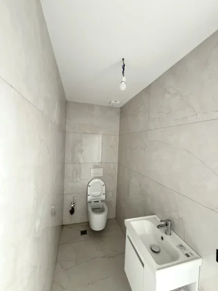 Tirane, jepet me qera dyqan Kati 0, 30 m² 450 € (Rruga Besa te Frigoriferi afer stacionit trenit)