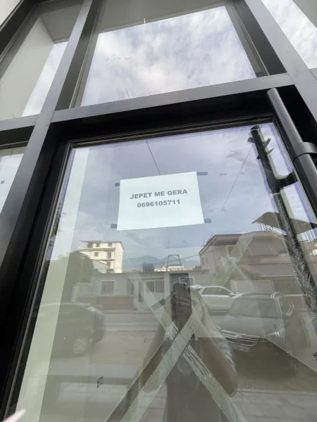 Tirane, jepet me qera dyqan Kati 0, 30 m² 450 € (Rruga Besa te Frigoriferi afer stacionit trenit)
