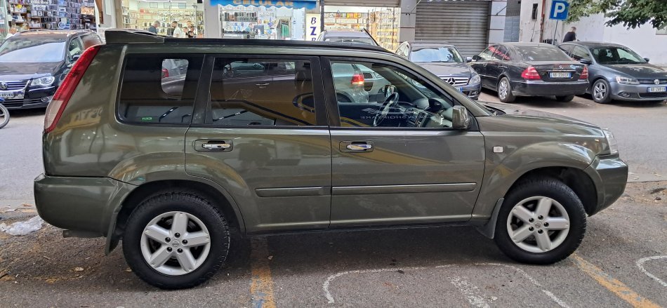 Tirane, shitet SUV | Xhip Nissan X-Trail 4x4 2.0 Benzin+Gaz, jeshile manuale Klima 313.000 km 3.990 €