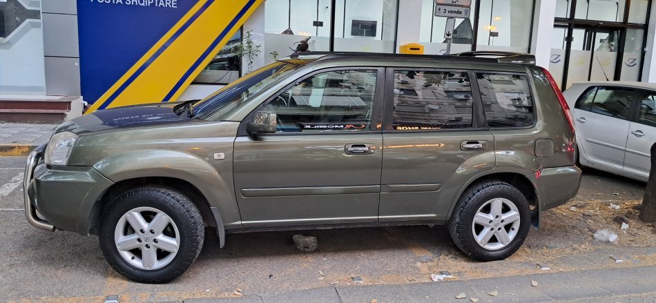 Tirane, shitet SUV | Xhip Nissan X-Trail 4x4 2.0 Benzin+Gaz, jeshile manuale Klima 313.000 km 3.990 €