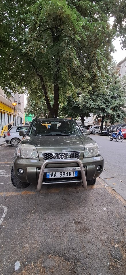 Tirane, shitet SUV | Xhip Nissan X-Trail 4x4 2.0 Benzin+Gaz, jeshile manuale Klima 313.000 km 3.990 €